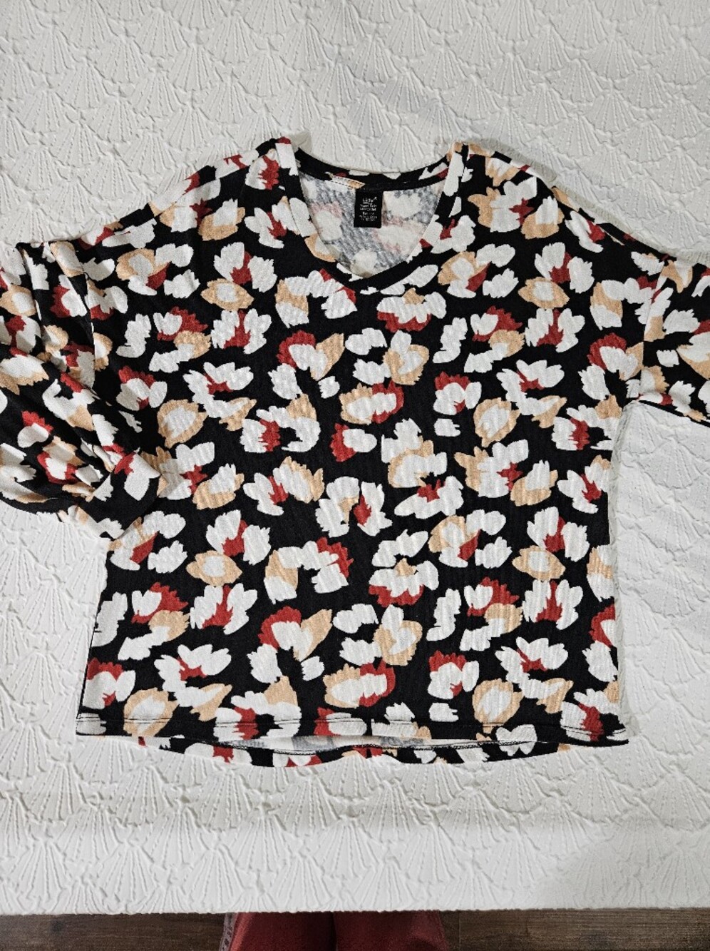 Lildy Women’s Floral Print 3/4 Sleeve Top - Black with Red & CreamAccents Sz S-M
